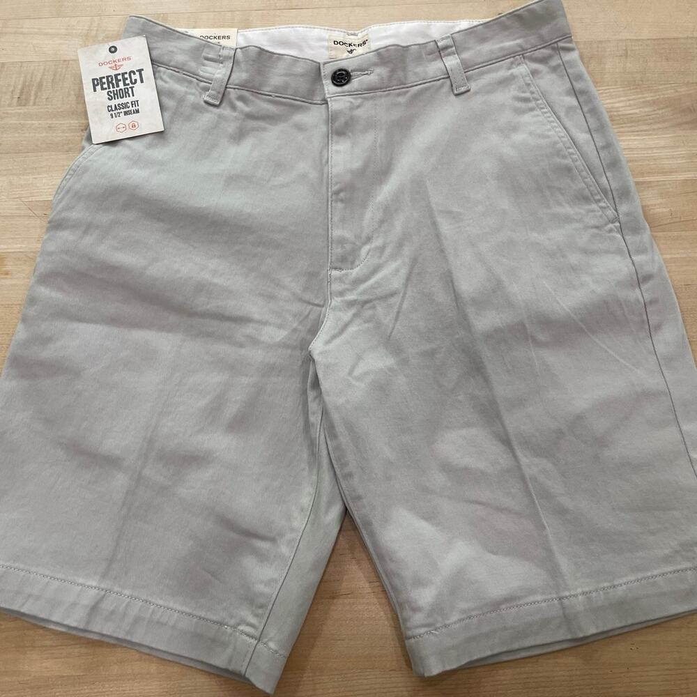 New w Tags Men’s Size 30 Classic Flat Front Dockers Khaki Shorts